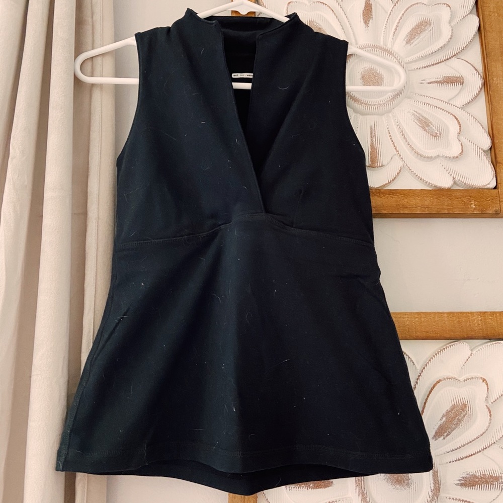 Lululemon black v neck tank top shirt collar neck